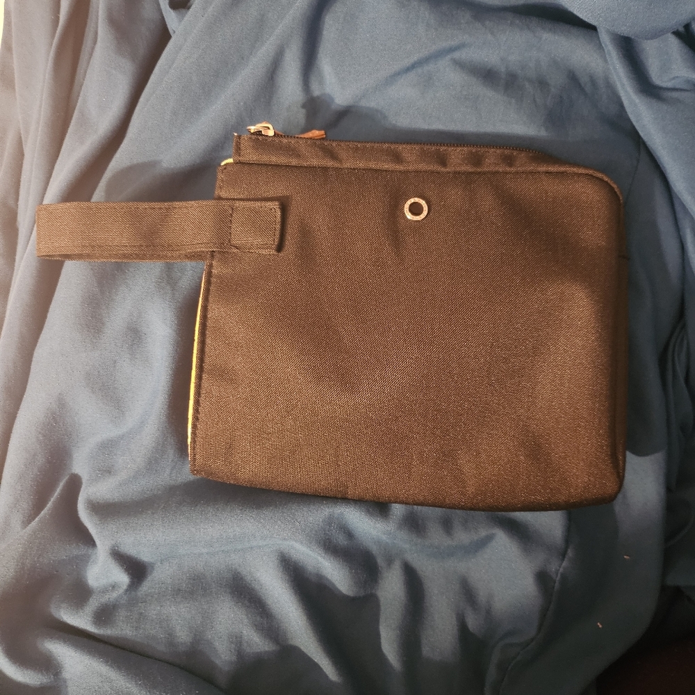 Emirates Airline‎ x Bvlgari Business Class Amenity Kit Man In Black  BAG ONLY